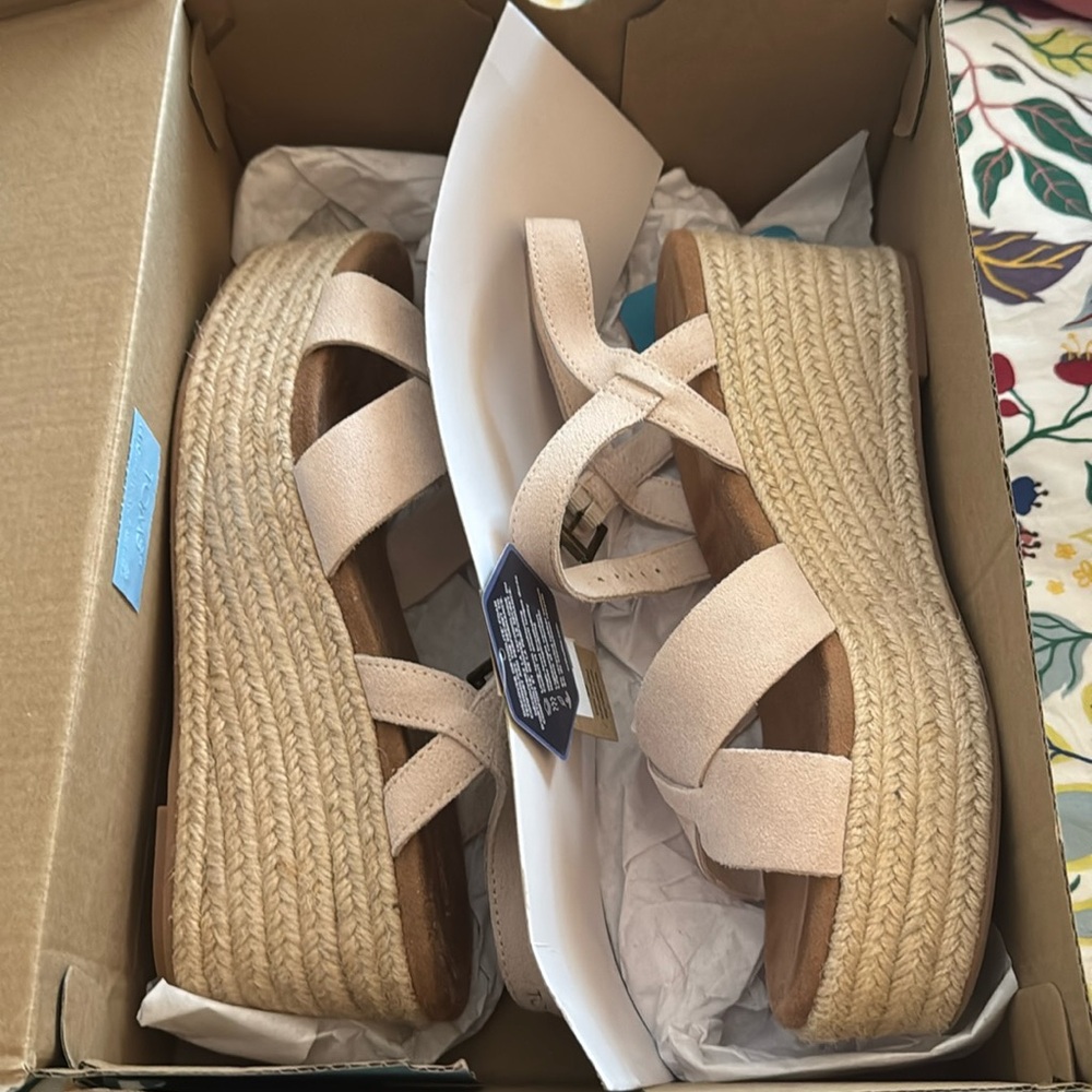 Toms Women Willow Peony Suede Size 9 - BRAND NEW! NWT in the box!